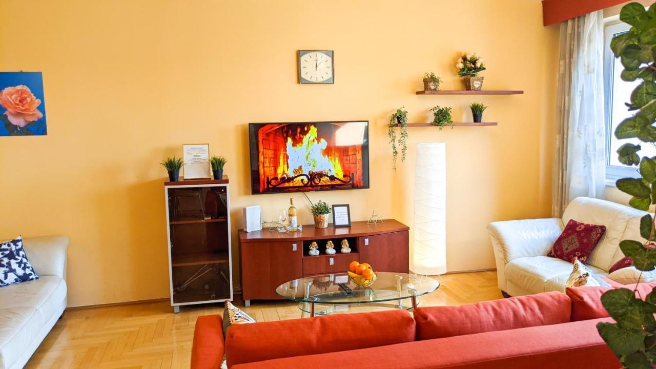 Skytop Modern Condo In Heart Of Downtown Βουδαπέστη Εξωτερικό φωτογραφία